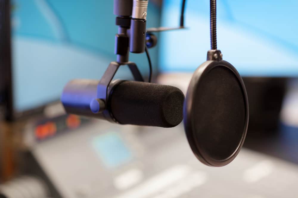 Microphone,In,Modern,Radio,Station,Broadcasting,Studio